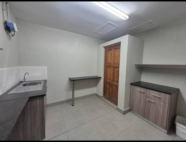 26M² OFFICE TO LET IN WYNBERG